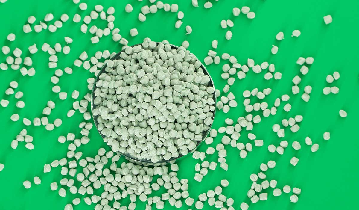 Desiccant masterbatch